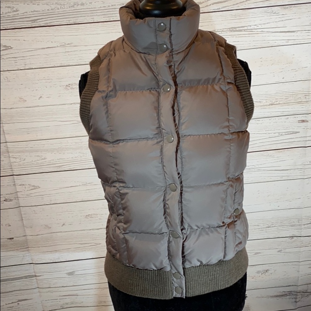 J Crew Light Brown Down Puffer Vest Size Small Snap Closure with Pockets